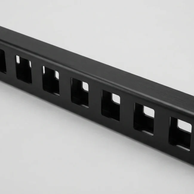 Organizador horizontal de 19" - canaleta 40x40mm 1 und Marca Adler